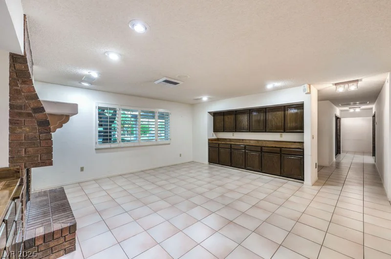 2135 Cimarron, Las Vegas, NV 89117
