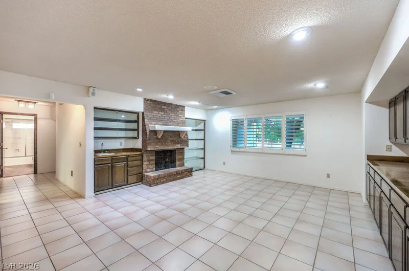 2135 Cimarron, Las Vegas, NV 89117