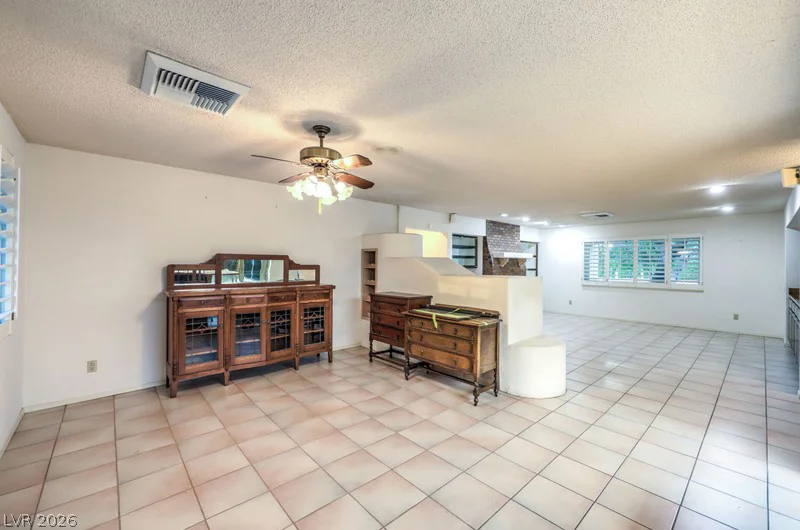 2135 Cimarron, Las Vegas, NV 89117