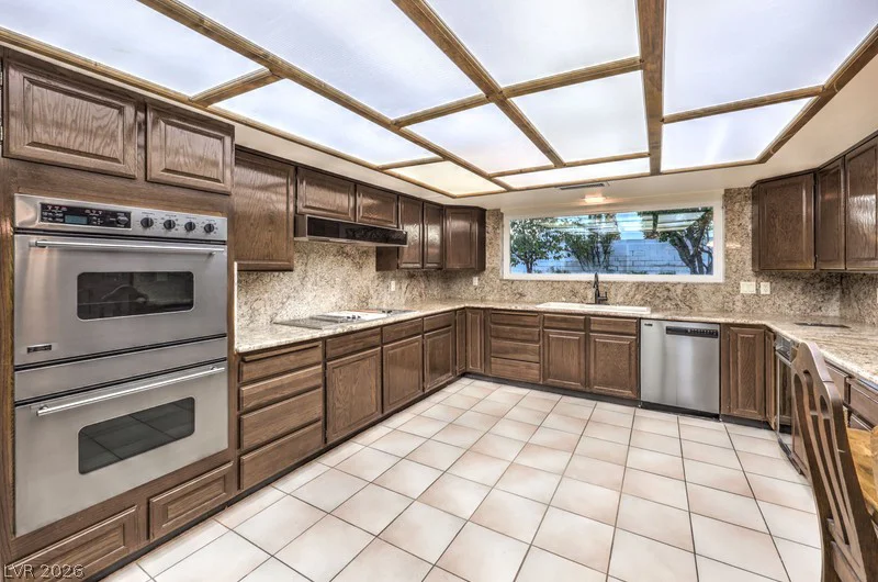 2135 Cimarron, Las Vegas, NV 89117