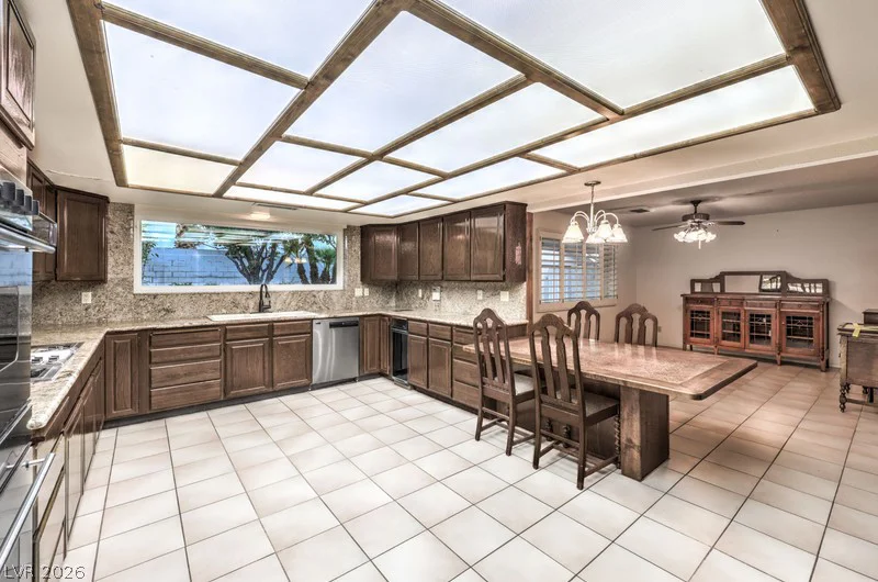 2135 Cimarron, Las Vegas, NV 89117