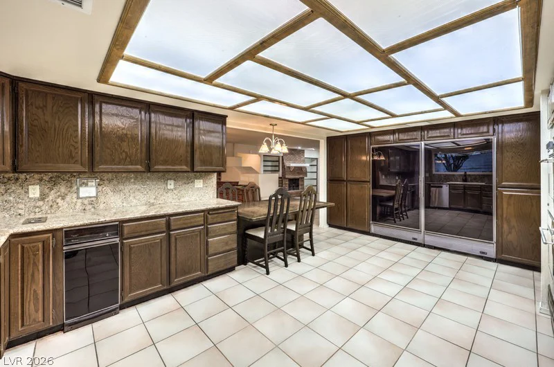 2135 Cimarron, Las Vegas, NV 89117