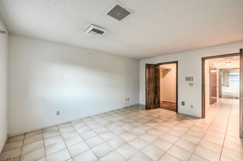 2135 Cimarron, Las Vegas, NV 89117