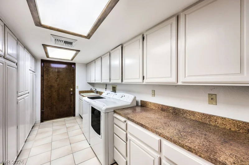 2135 Cimarron, Las Vegas, NV 89117