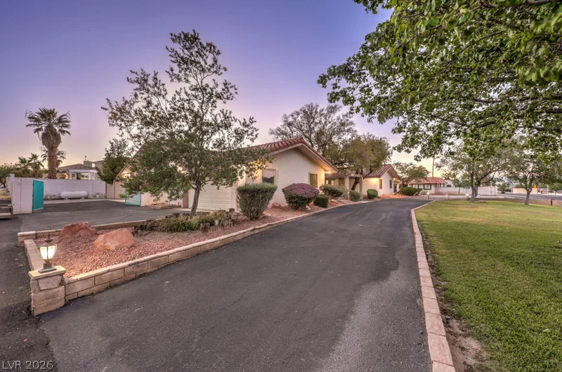 2135 Cimarron, Las Vegas, NV 89117