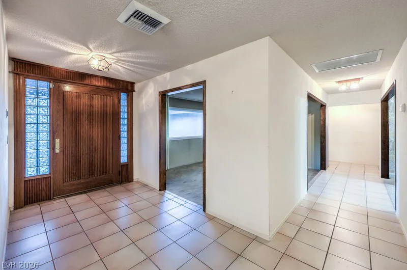 2135 Cimarron, Las Vegas, NV 89117