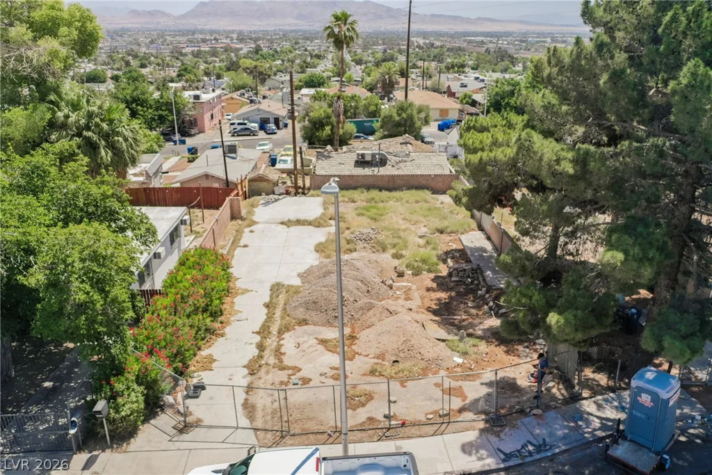 362 13th, Las Vegas, NV 89101