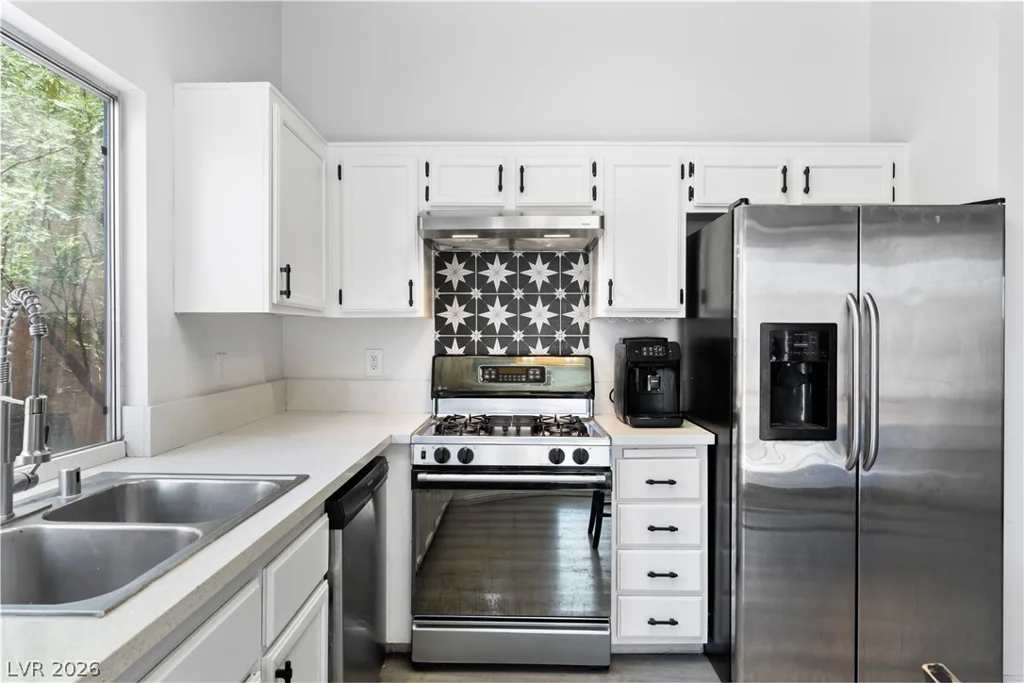 2066 Glistening Sands, Las Vegas, NV 89119