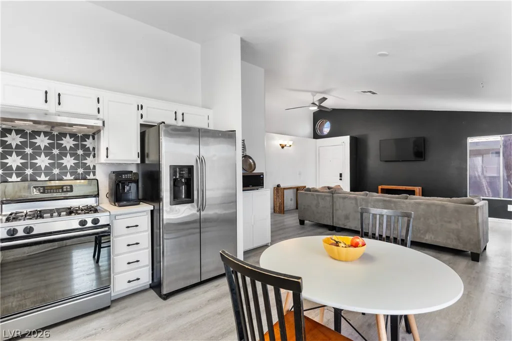 2066 Glistening Sands, Las Vegas, NV 89119