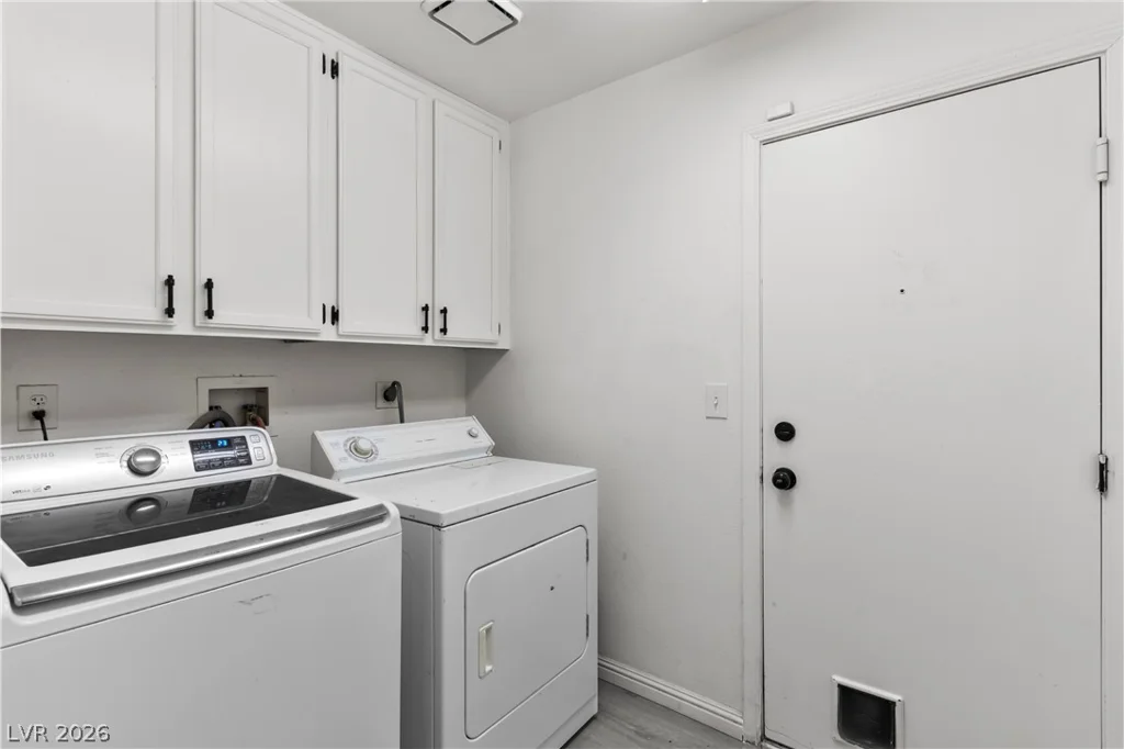2066 Glistening Sands, Las Vegas, NV 89119