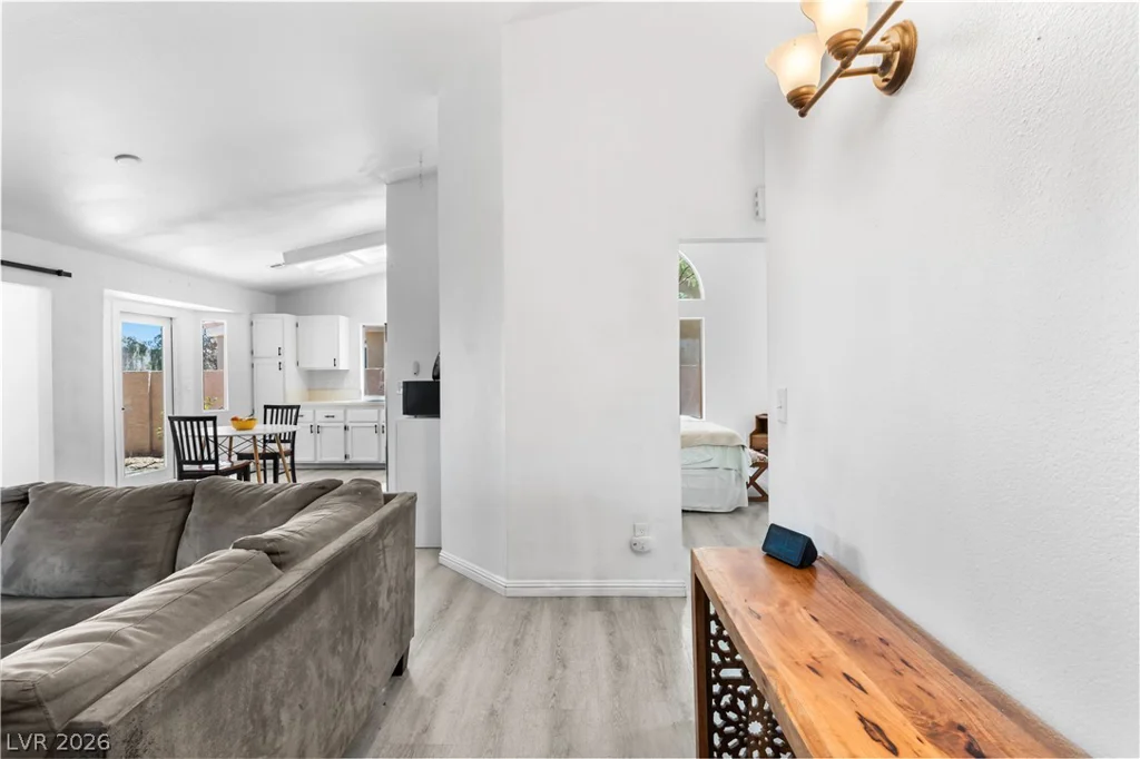 2066 Glistening Sands, Las Vegas, NV 89119