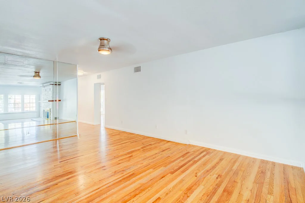 709 Park Paseo, Las Vegas, NV 89104