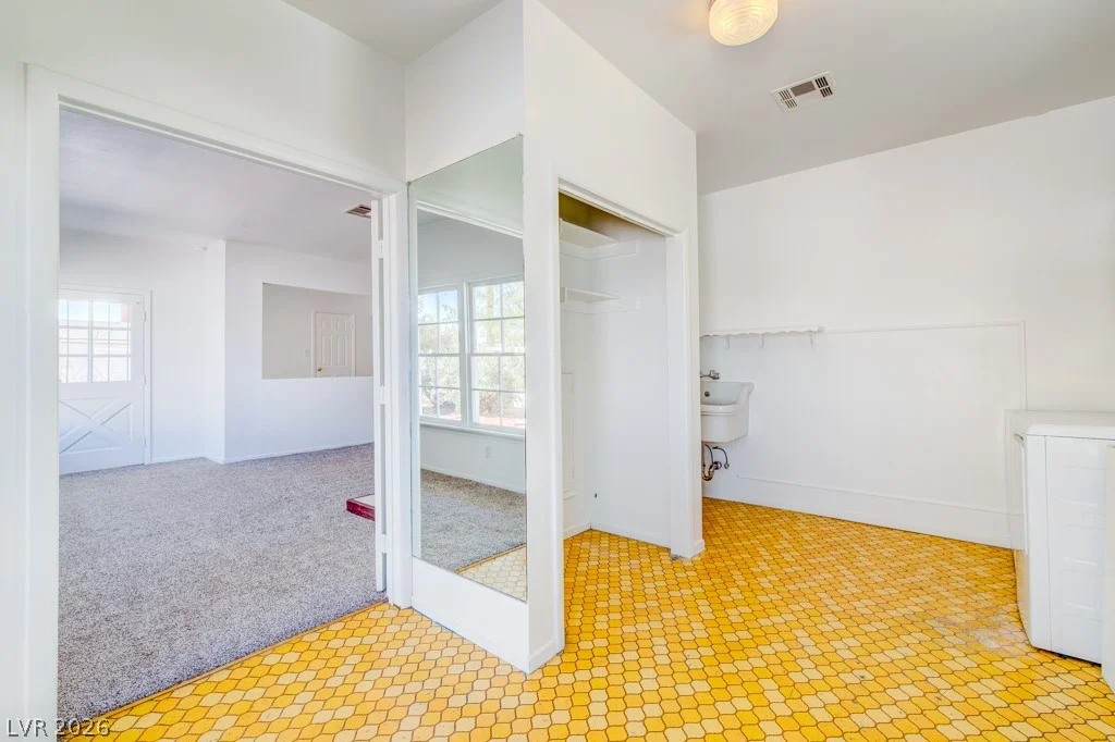 709 Park Paseo, Las Vegas, NV 89104