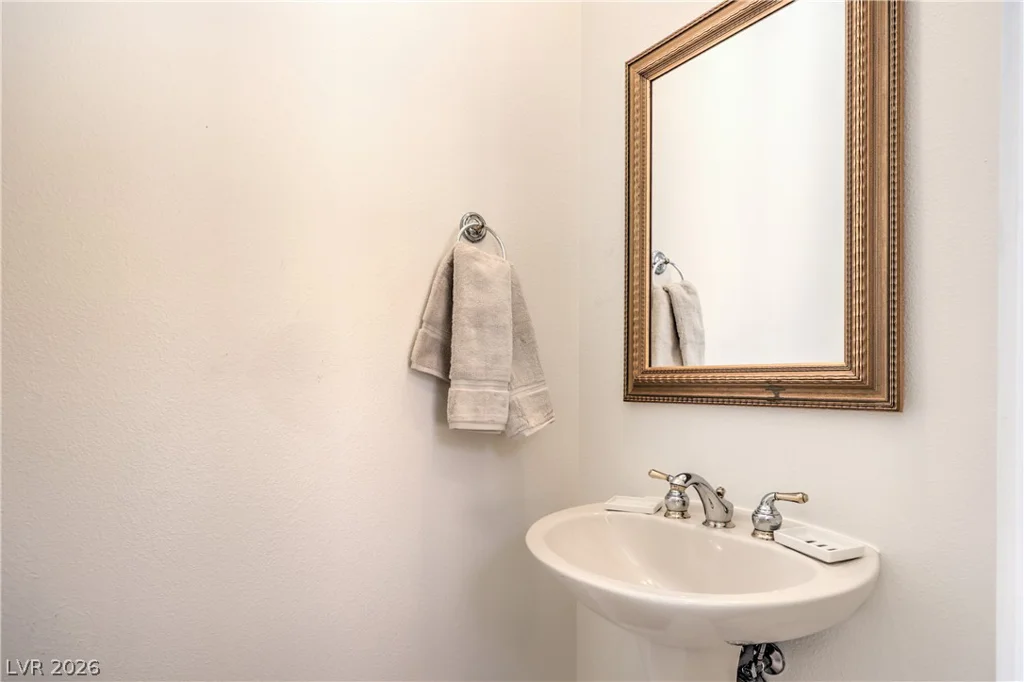 2492 Hollow Rock, Las Vegas, NV 89135
