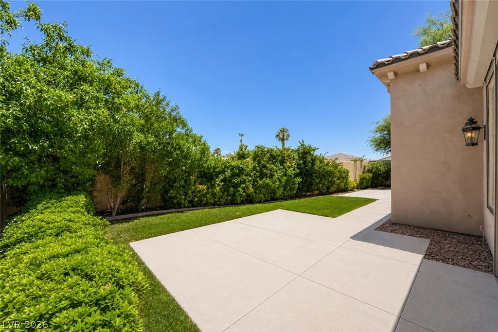 2492 Hollow Rock, Las Vegas, NV 89135