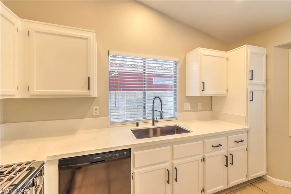 2007 GLISTENING SANDS, Las Vegas, NV 89119