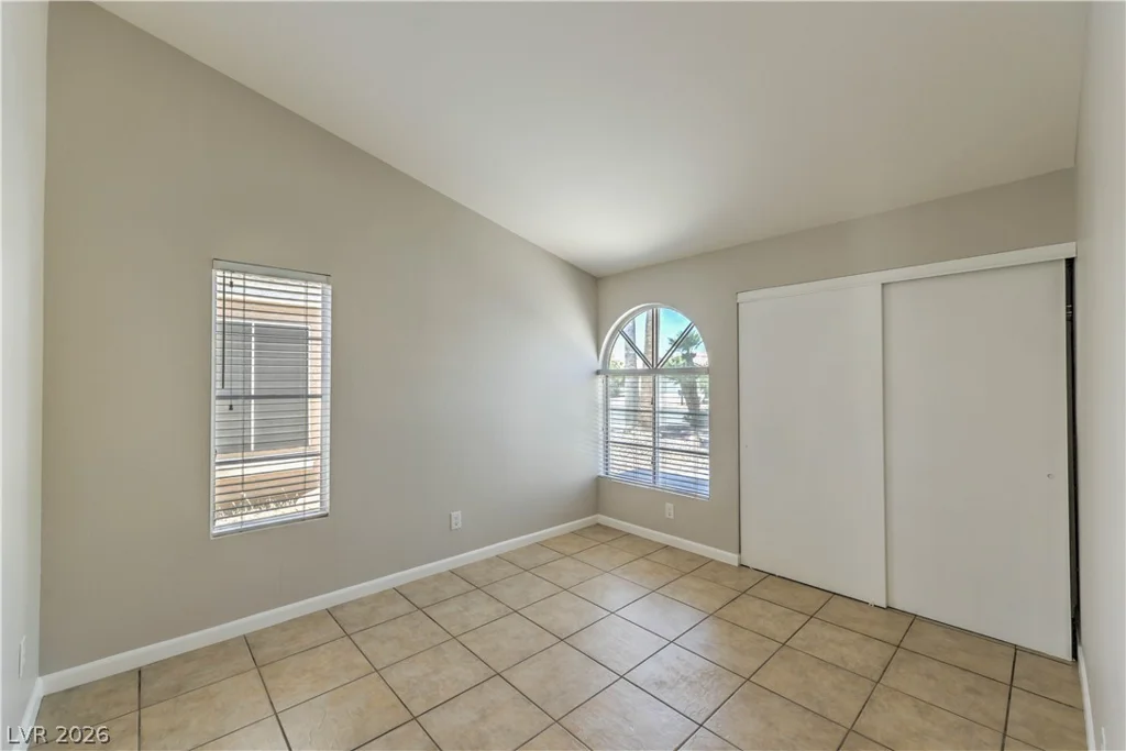 2007 GLISTENING SANDS, Las Vegas, NV 89119