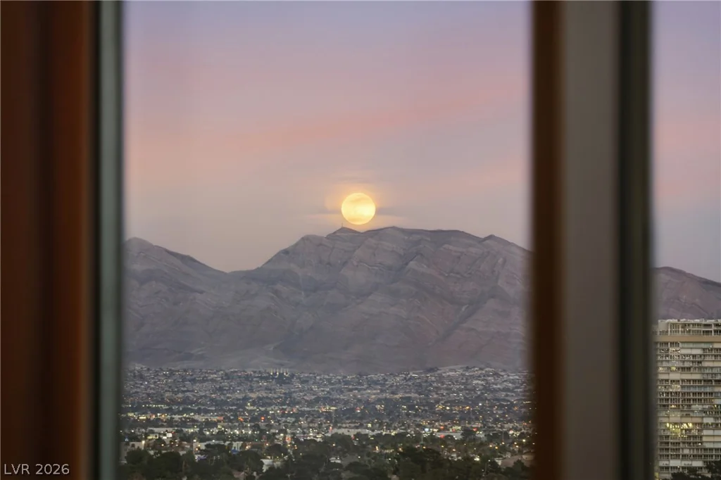 360 Desert Inn, Las Vegas, NV 89109