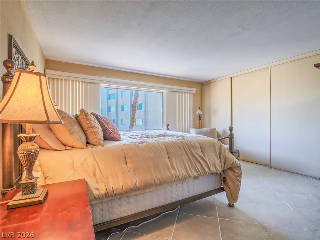 725 Royal Crest, Las Vegas, NV 89169