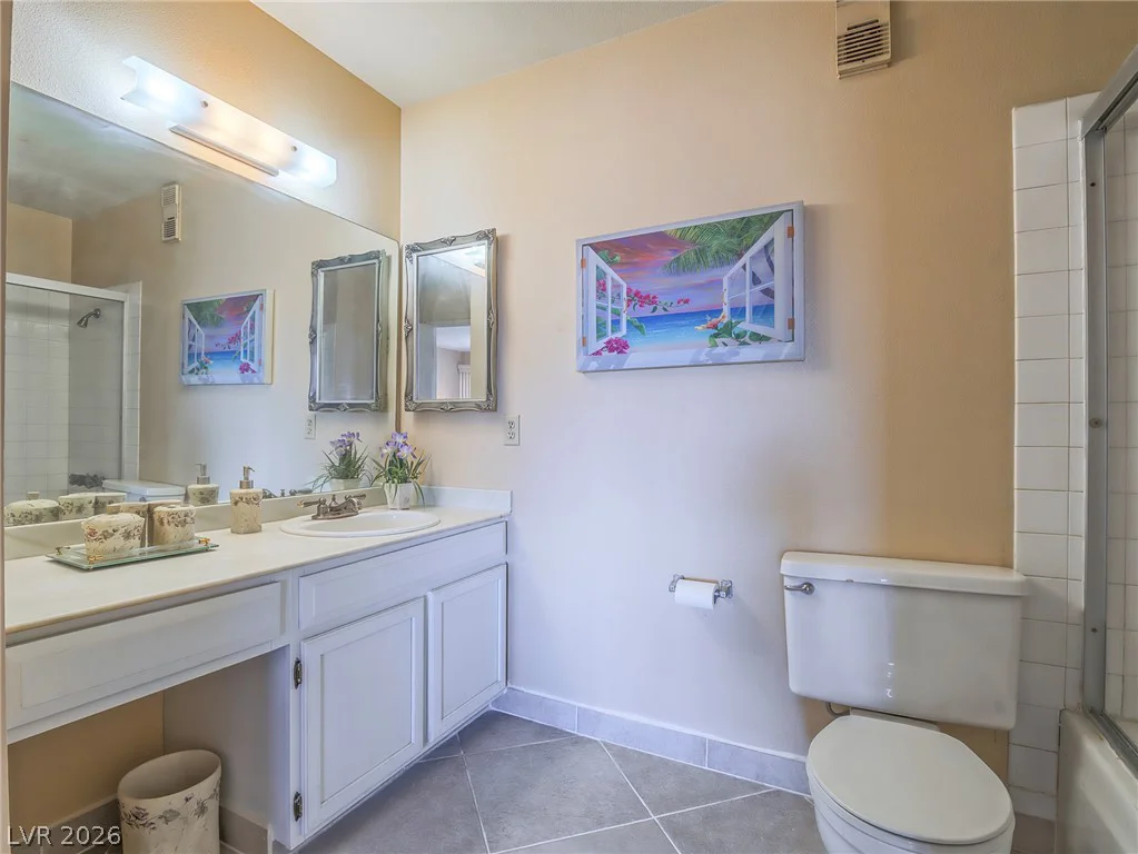 725 Royal Crest, Las Vegas, NV 89169