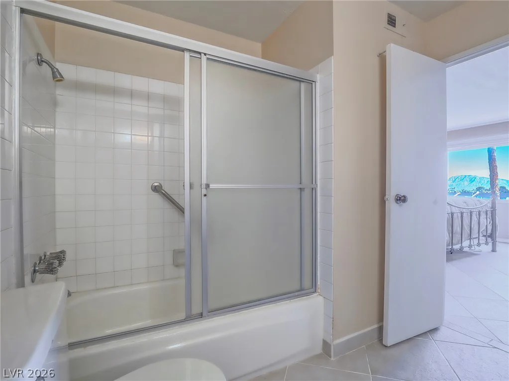 725 Royal Crest, Las Vegas, NV 89169