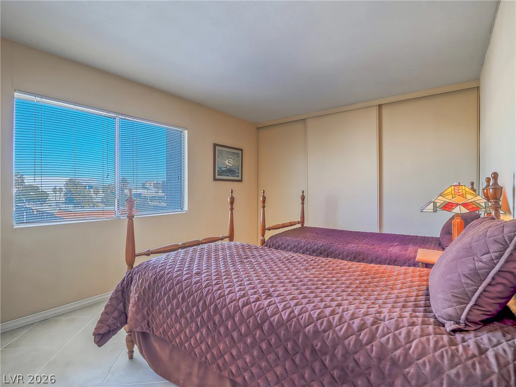 725 Royal Crest, Las Vegas, NV 89169