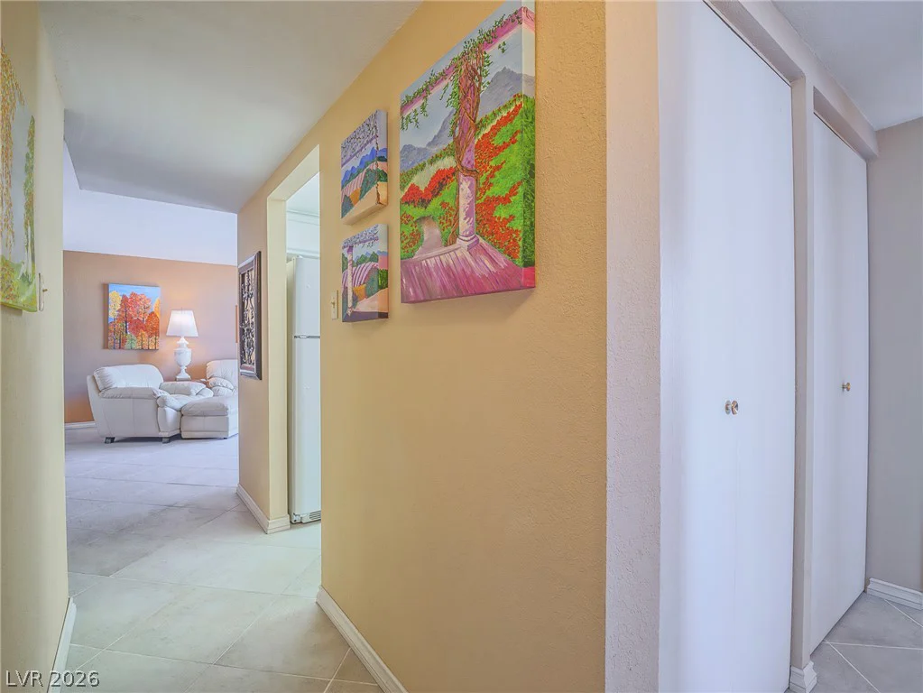 725 Royal Crest, Las Vegas, NV 89169