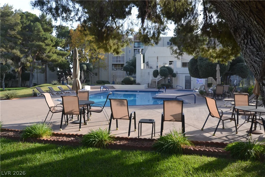 725 Royal Crest, Las Vegas, NV 89169