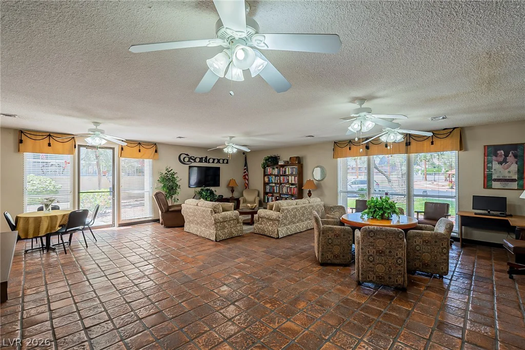 725 Royal Crest, Las Vegas, NV 89169
