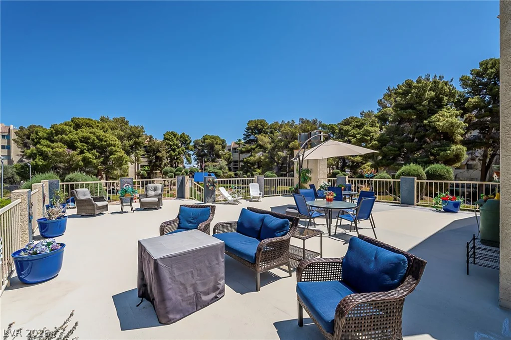 725 Royal Crest, Las Vegas, NV 89169