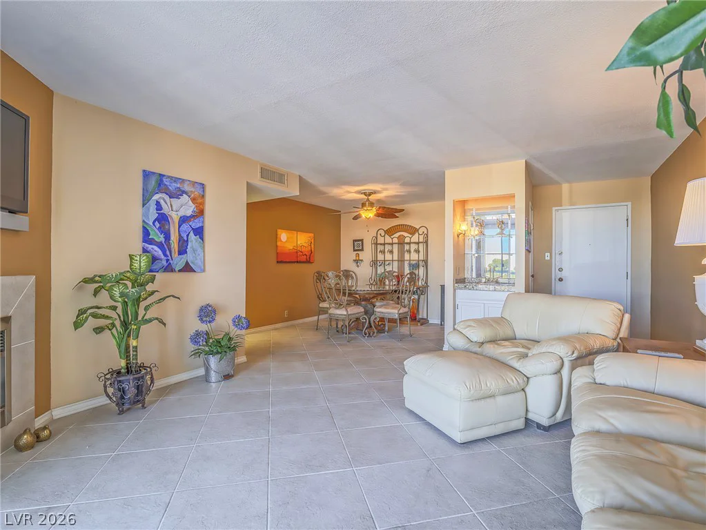 725 Royal Crest, Las Vegas, NV 89169
