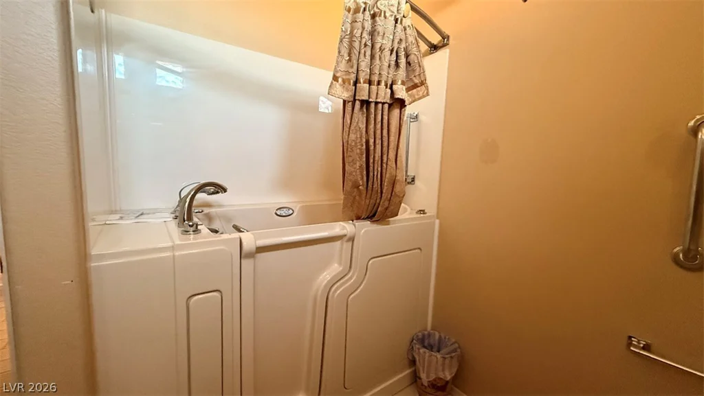 11013 McKendrec, Las Vegas, NV 89134