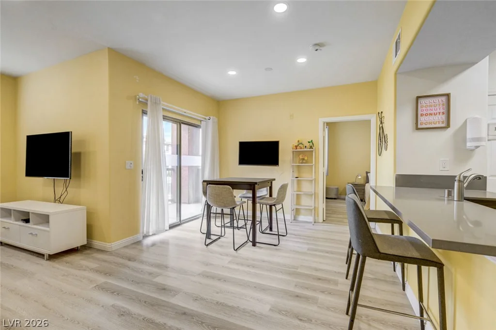 8000 Badura, Las Vegas, NV 89113