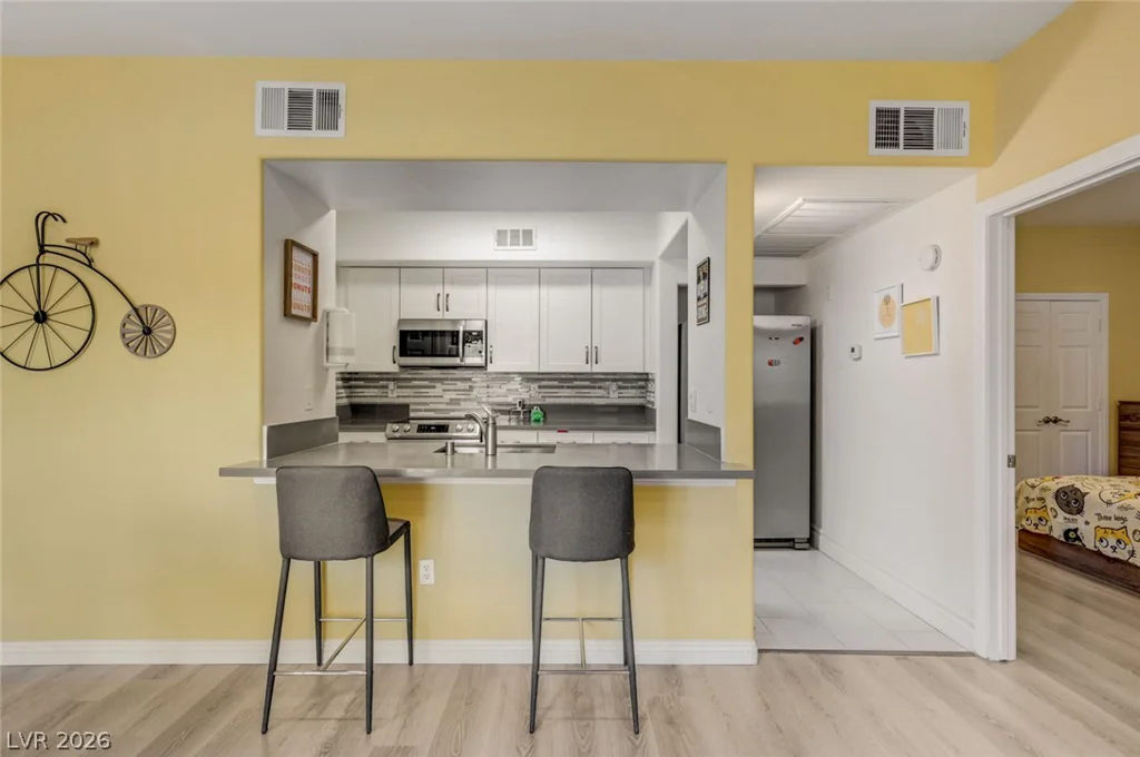 8000 Badura, Las Vegas, NV 89113