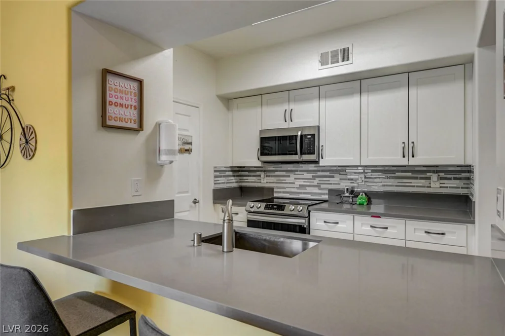 8000 Badura, Las Vegas, NV 89113