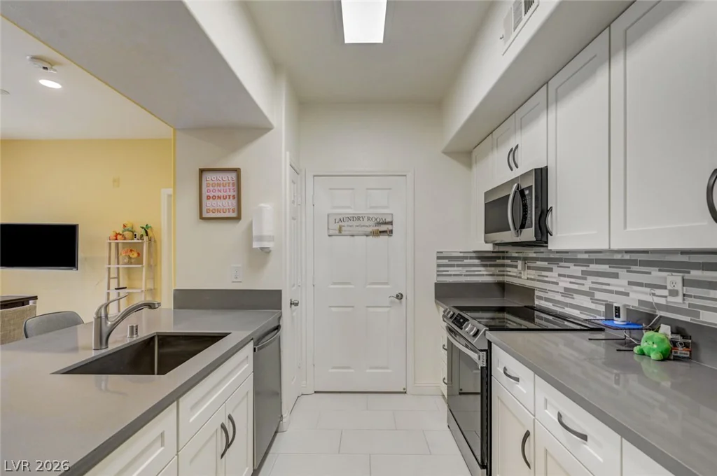 8000 Badura, Las Vegas, NV 89113