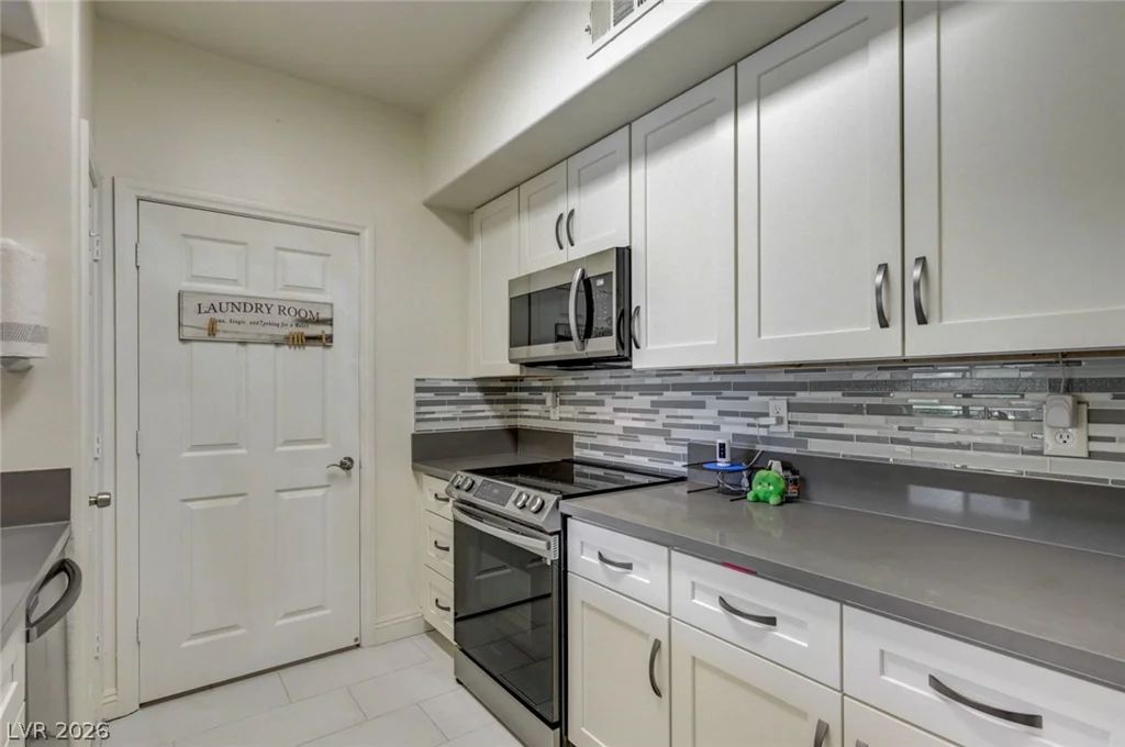 8000 Badura, Las Vegas, NV 89113