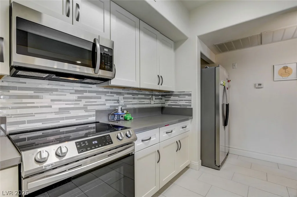 8000 Badura, Las Vegas, NV 89113