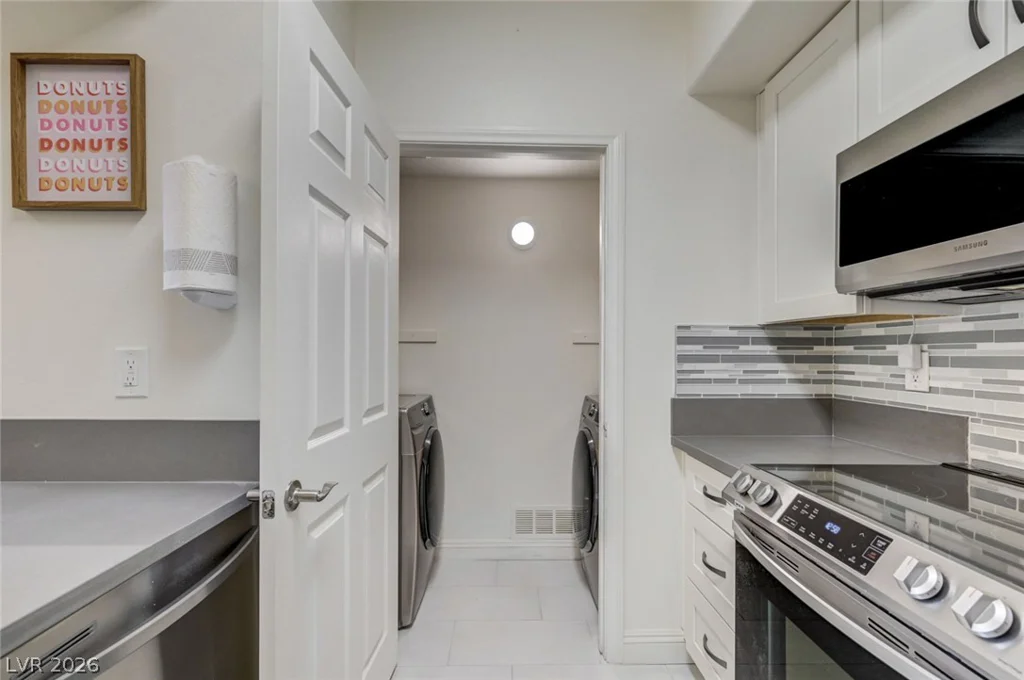 8000 Badura, Las Vegas, NV 89113