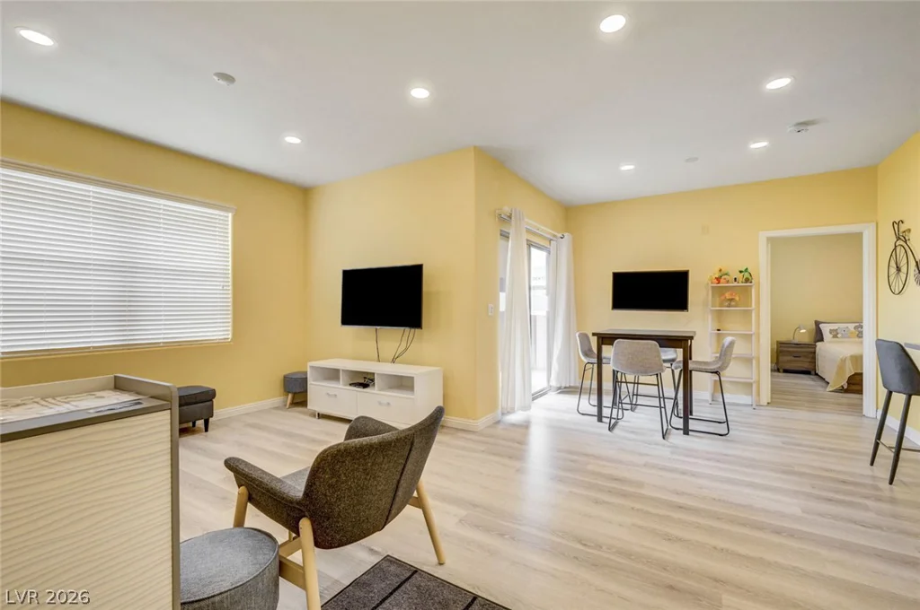 8000 Badura, Las Vegas, NV 89113