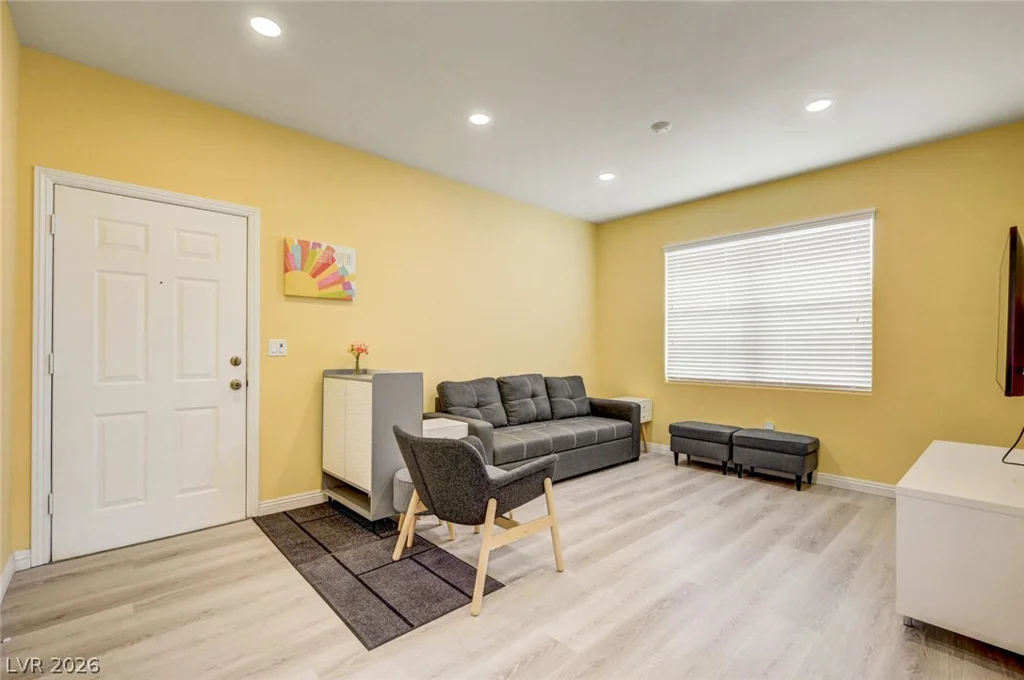8000 Badura, Las Vegas, NV 89113