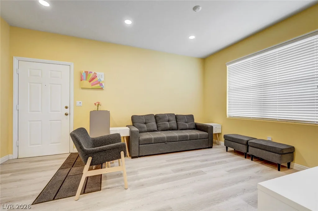 8000 Badura, Las Vegas, NV 89113
