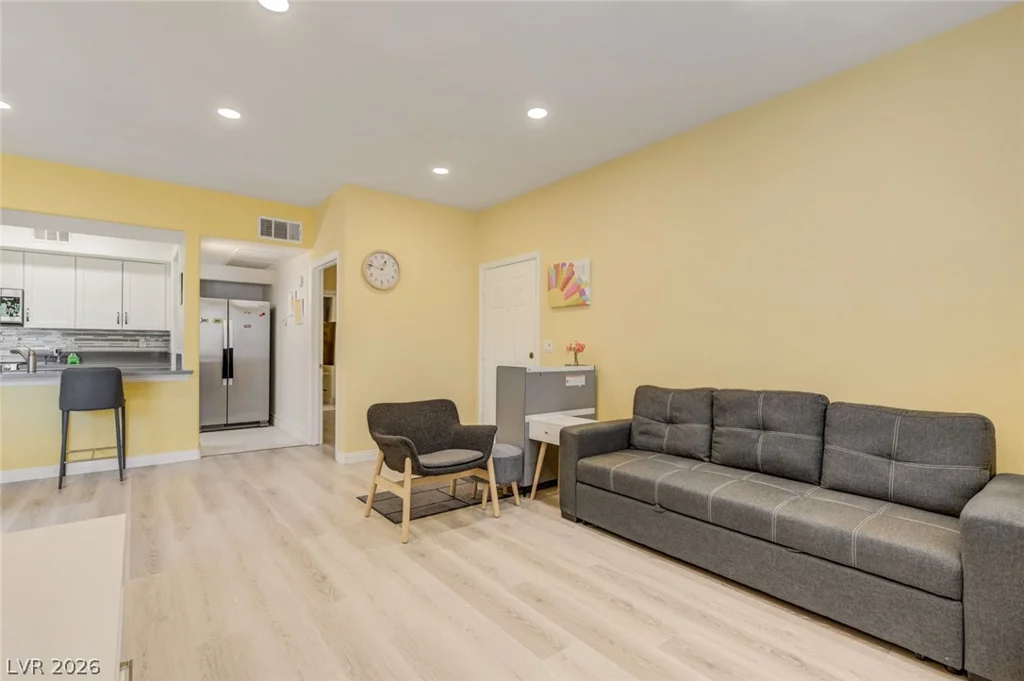 8000 Badura, Las Vegas, NV 89113