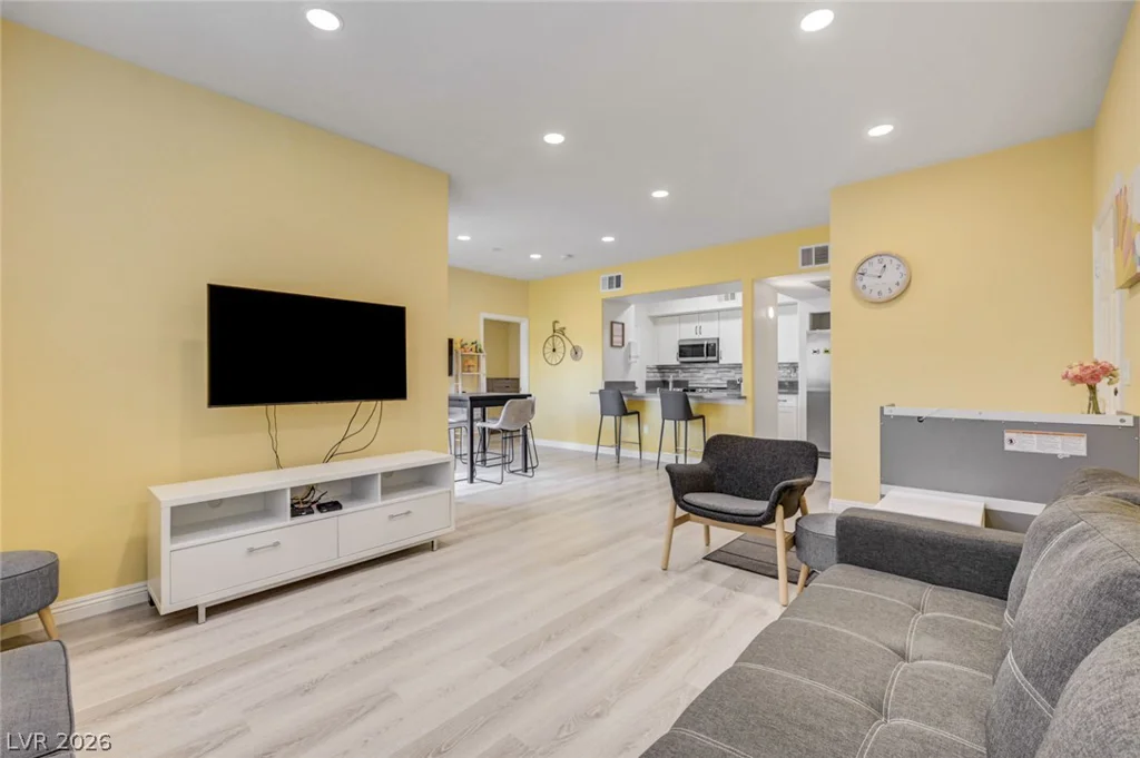 8000 Badura, Las Vegas, NV 89113