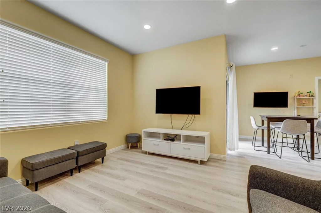 8000 Badura, Las Vegas, NV 89113