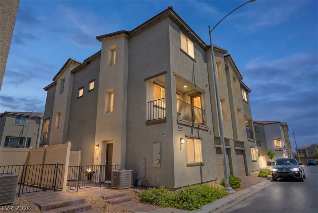 6940 Skyline Blue, North Las Vegas, NV 89086