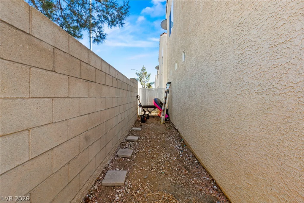 9950 Swimming Hole, Las Vegas, NV 89183