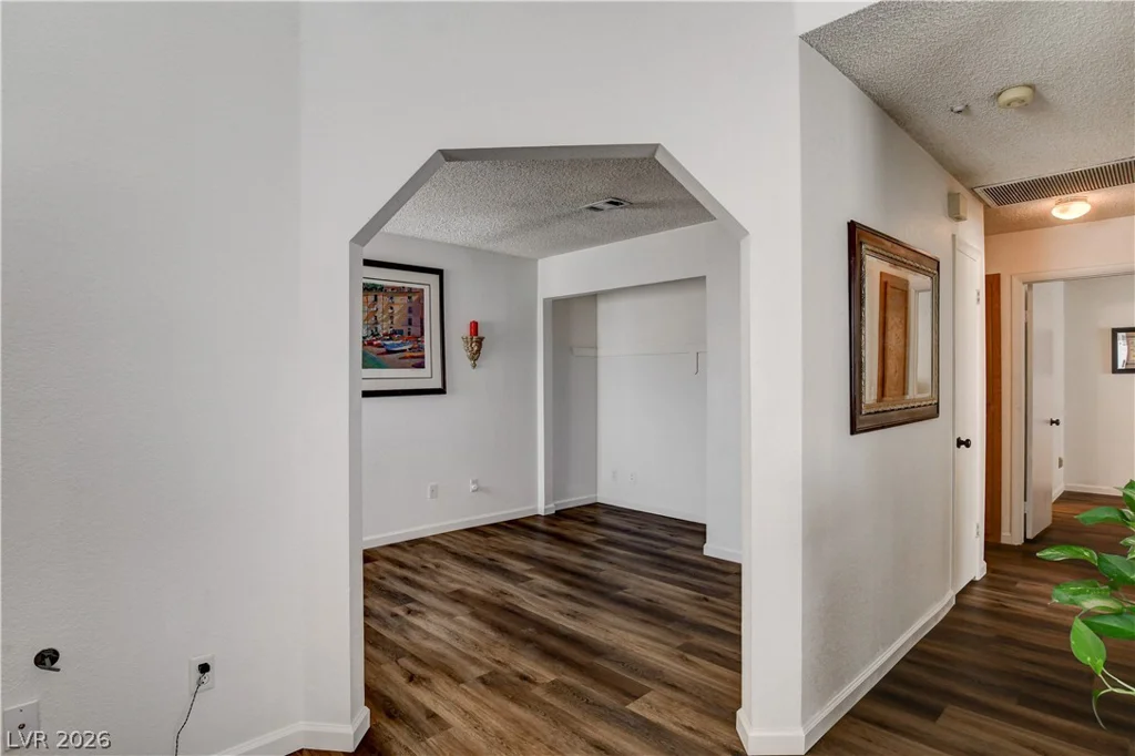 2530 Palace View, Las Vegas, NV 89121