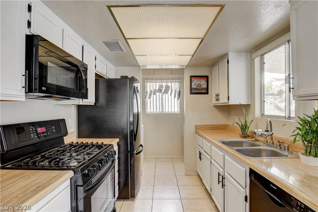 2530 Palace View, Las Vegas, NV 89121