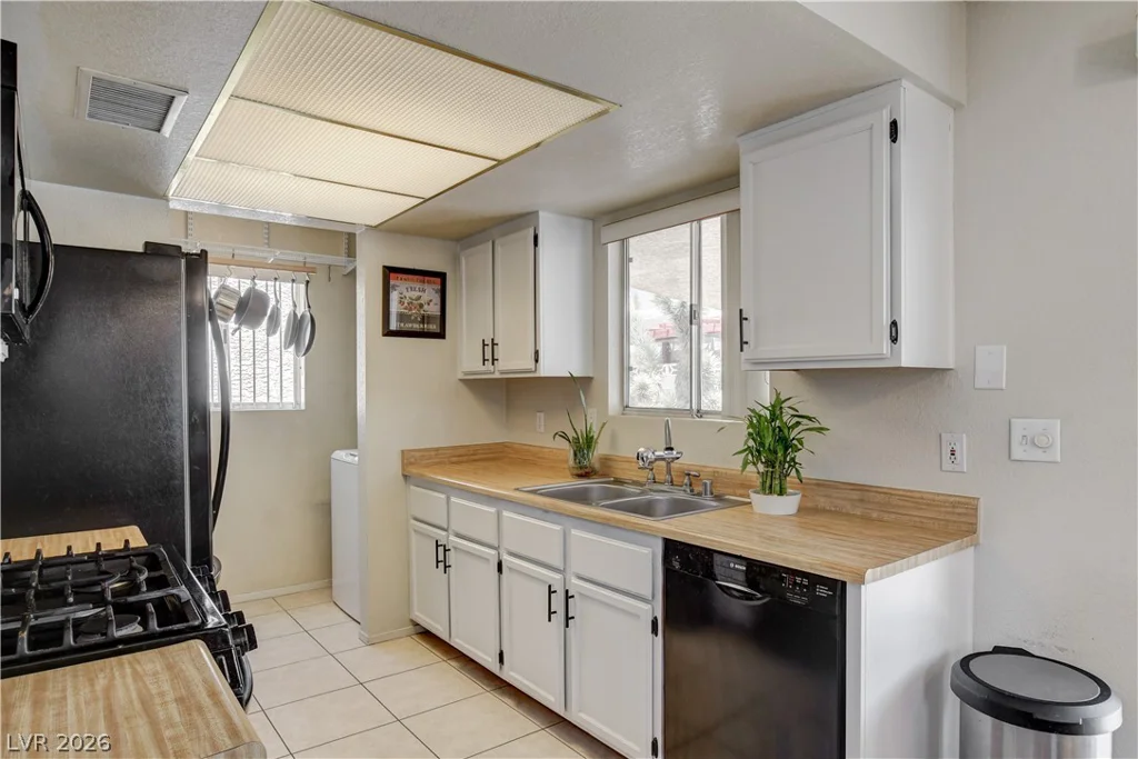 2530 Palace View, Las Vegas, NV 89121